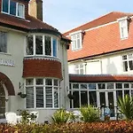 Ryndle Court Hotel 2*