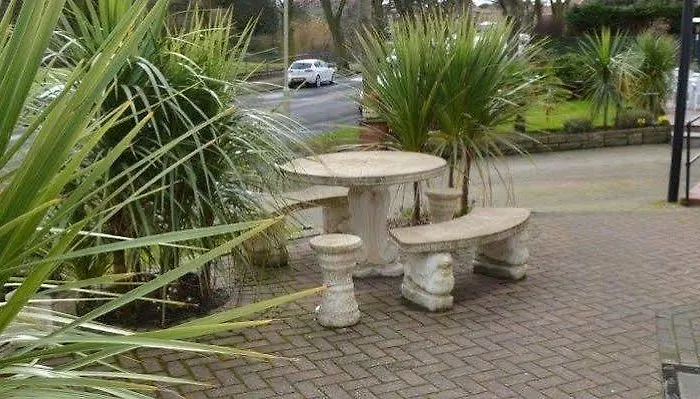 Ryndle Court Hotel 2*