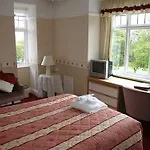 Ryndle Court Отель