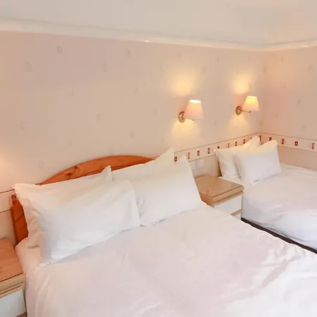 Ryndle Court Hotel 2*